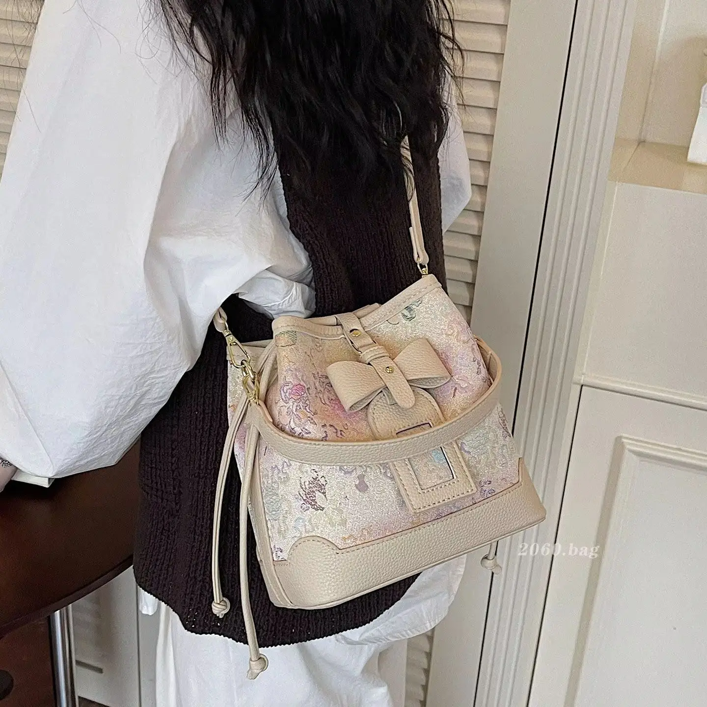 

Модная универсальная кожаная сумка-тоут 2026 года, летняя новинка в китайском стиле, для повседневного использования, женская сумка через плечо