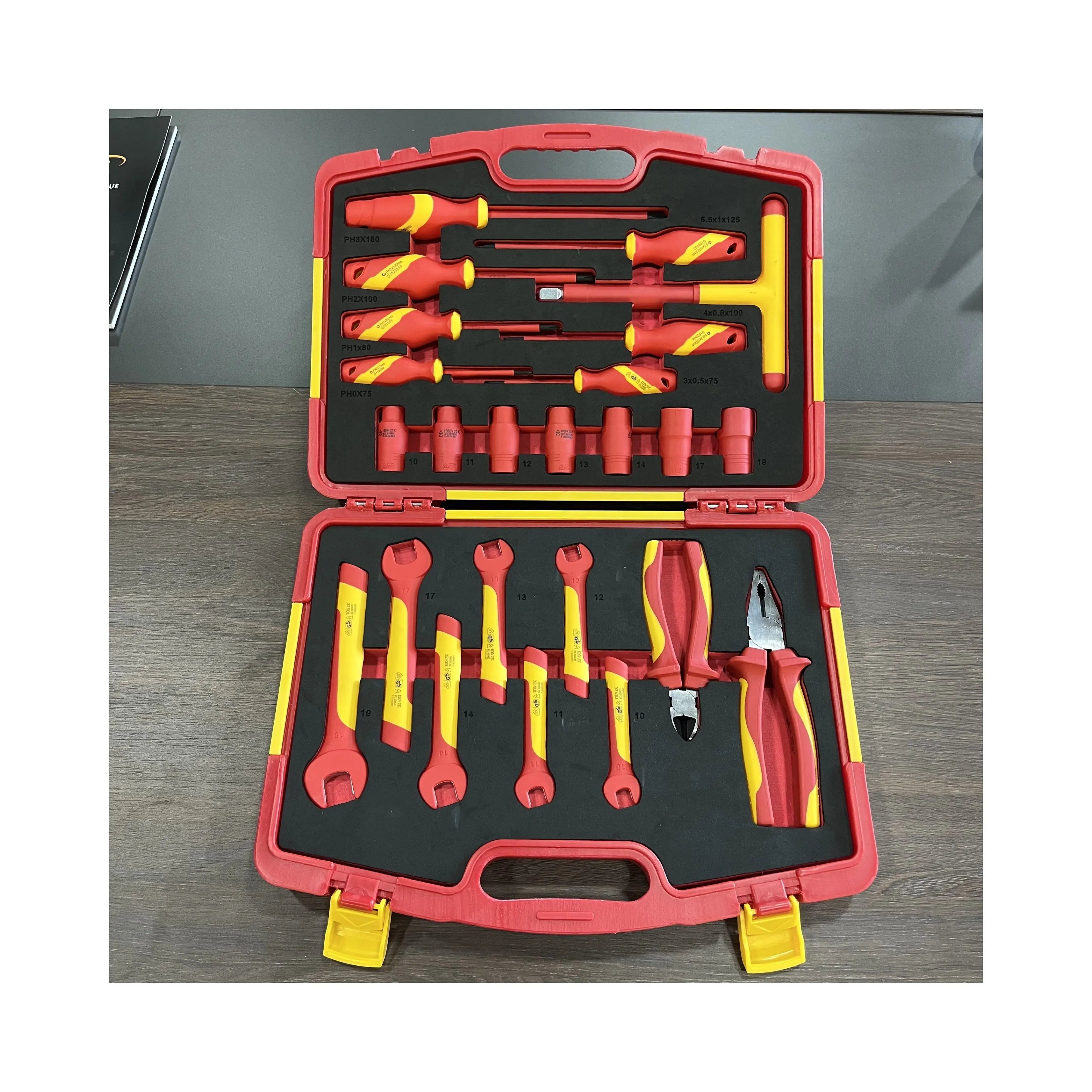 

24pcs Insulated Tool Set wrench screwdriver socket plier set 1000v 23c Insulated hand tools