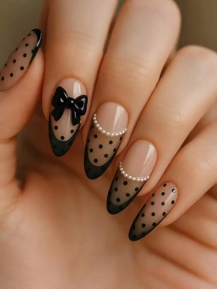 

24 шт. средних накладных ногтей формы «миндаль» черного цвета с французским дизайном, в горошек, с бантиком и жемчугом, глянцевые, для женщин