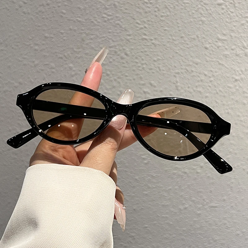 KAMMPT Damen Mode Sonnenbrille Neu in Oval mit Einfarbigen Gläsern Outdoor Casual Deko Trendy Niedliche Sonnenbrille im Koreanischen Stil