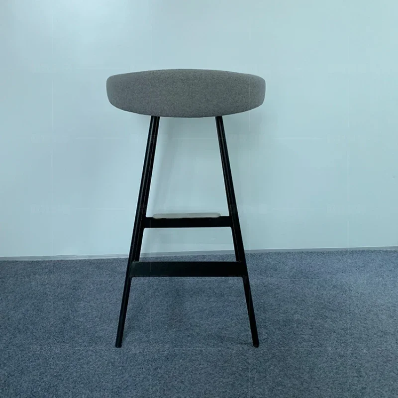 Minimalistische Accent Stof Bar Stoelen Ijzeren Hoge Krukken Nordic Coffeeshop Juwelier Bar Stoelen Cadeira Huismeubilair