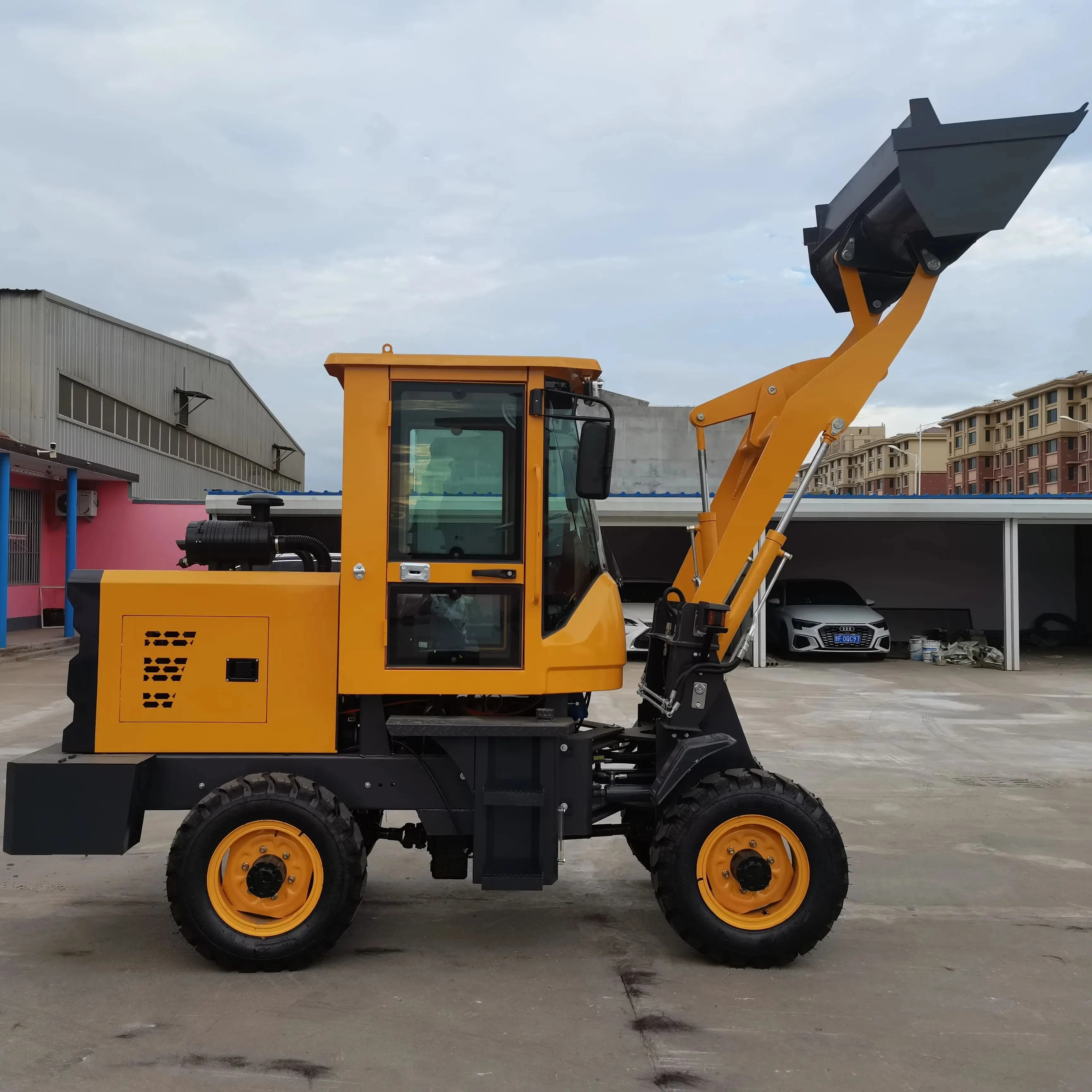 

Компактный фронтальный погрузчик CE/EPA. Телескопическая машина для строительной техники с дизельным топливом.