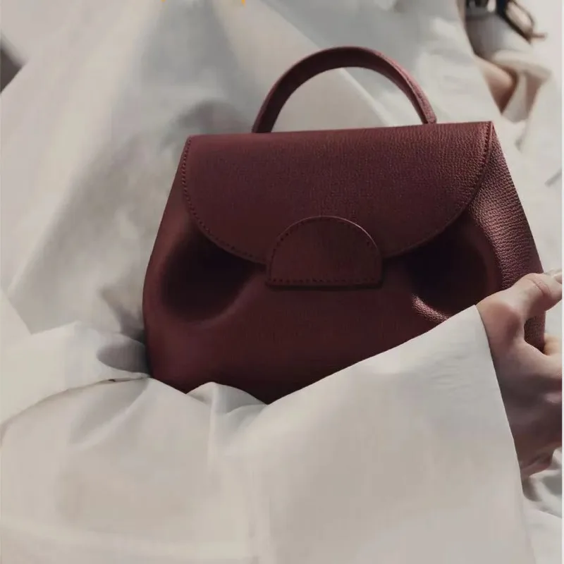 Sac haut de gamme pour femmes, avec Design de Niche, rangement en cuir de luxe léger, sac polyvalent pour les déplacements domicile-travail, 2025