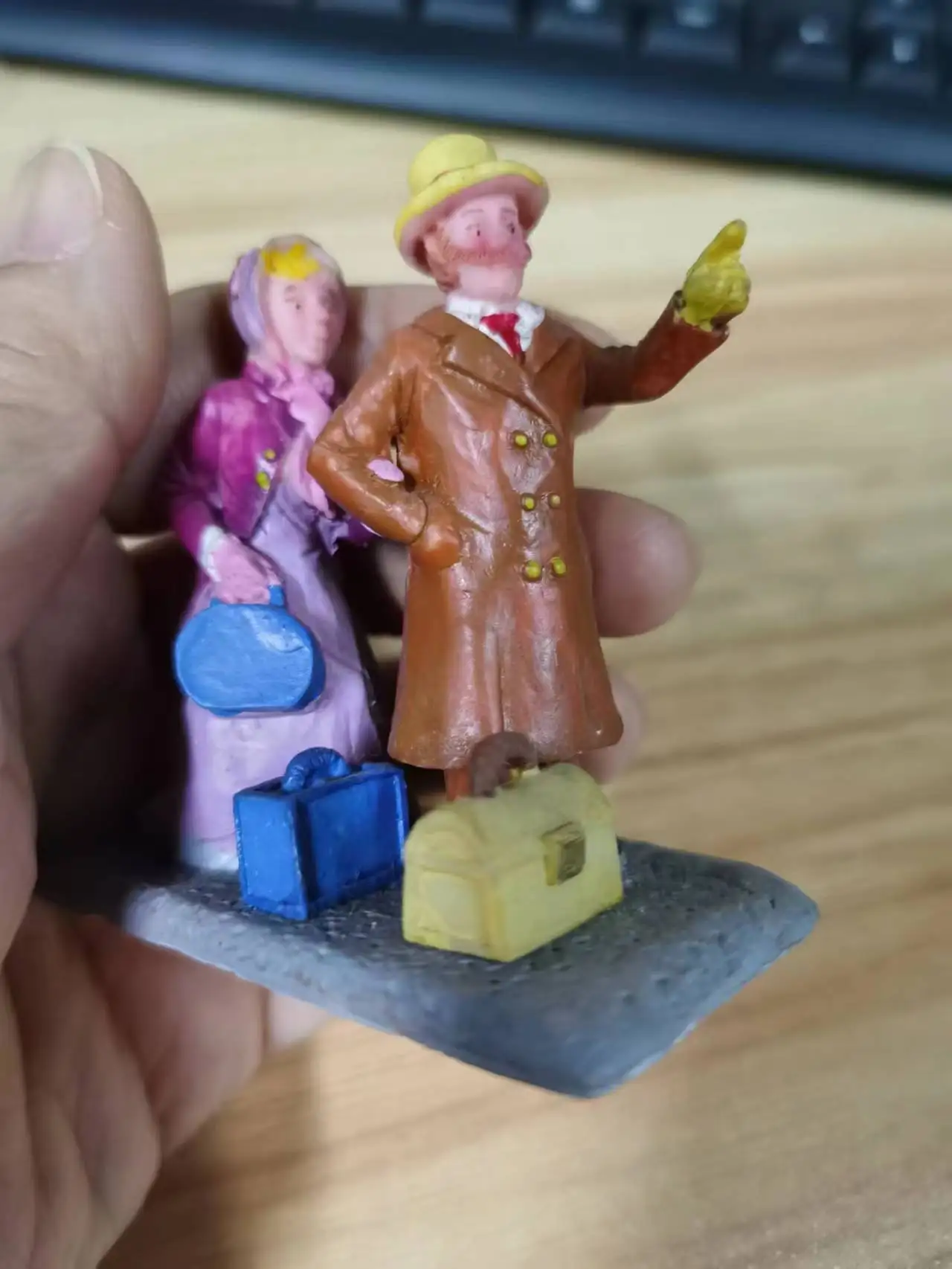 Resin Figure Mental Psychological Sand Table Game Box Court Therapy Old Man and Woman Couple Go Traveling Travel