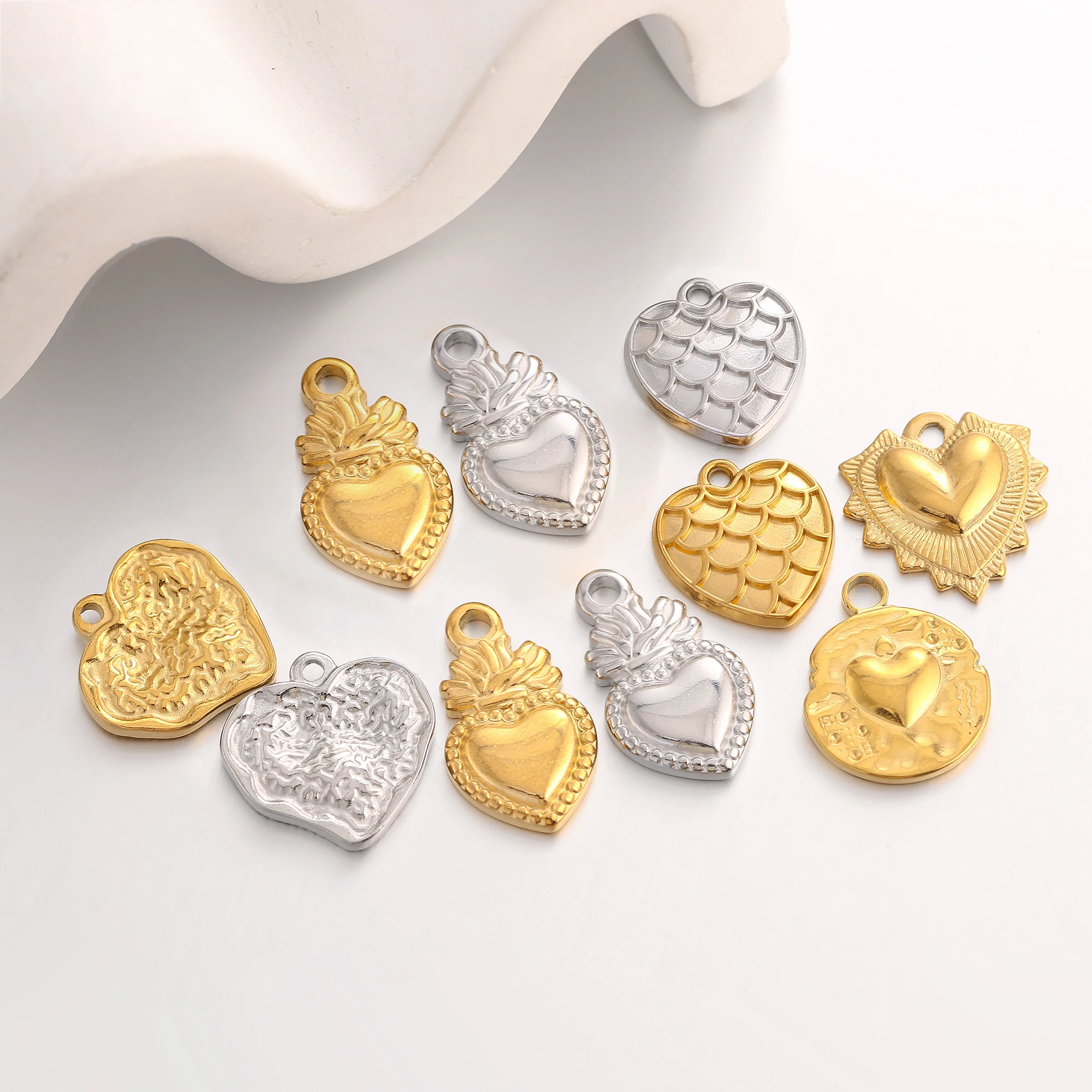 3Pcs Heart Connector Pendant for Bracelet Necklace Stainless Steel Love Flaming Sacred Heart Charms Diy Valentine Jewelry Making