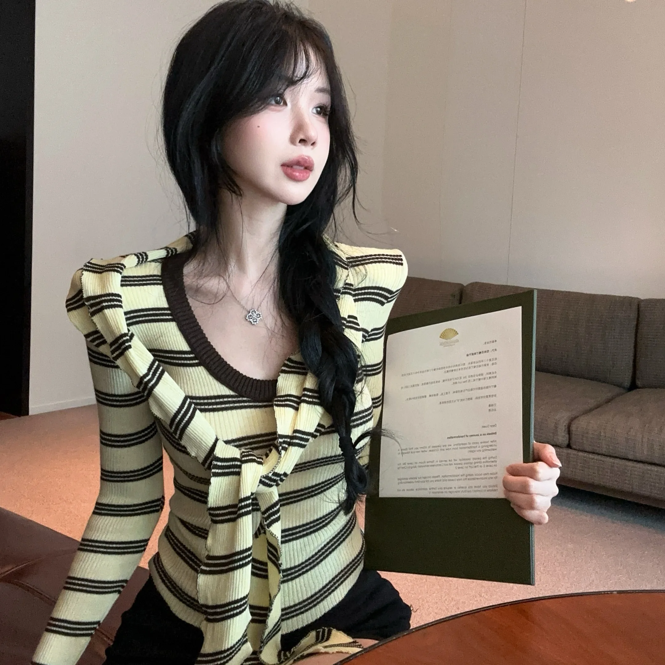 Atasan Rajut Slim Fit Dua Potong Bergaris Korea Modis untuk Wanita Muda, Koleksi Musim Gugur Terbaru
