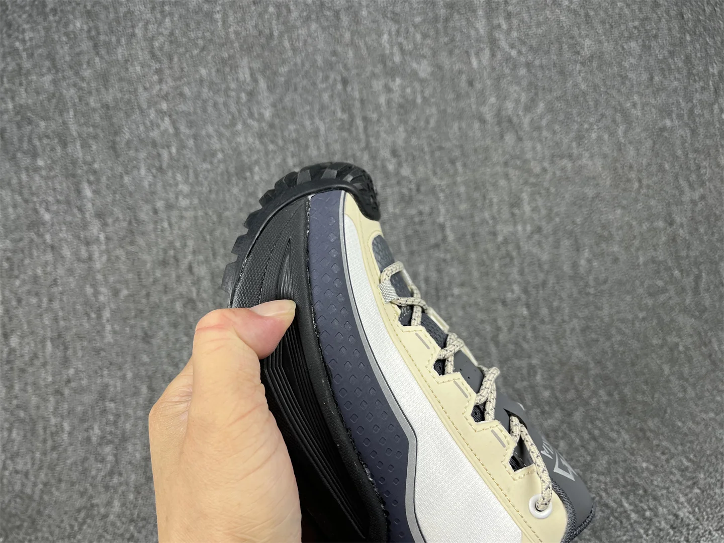 Summer 2025 Men's Fashion Shoes Walking Mesh Breathable Summer Comfortable Casual Shoes Trainers Women's Running Shoes