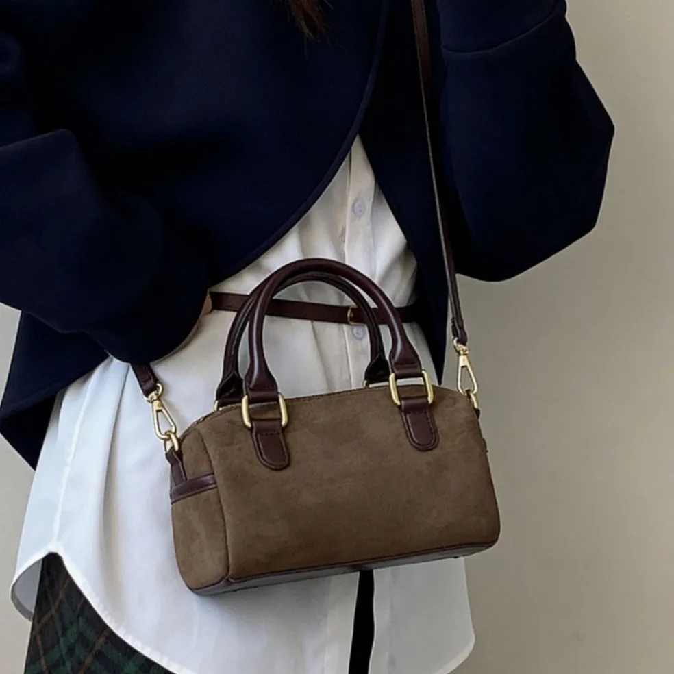 

Elegant Classic Diaper Bag For Women Designer Leather Tote Large Capacity Fashionable Commuter Minimalist Vintage Shoulder Bag