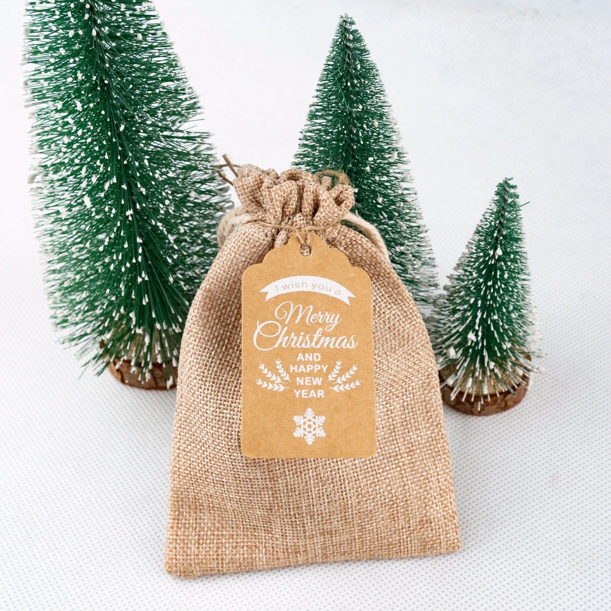 50Pcs Christmas Gift Tags Christmas Tree Snowflake Kraft Paper Tag With Rope Label Xmas Gift for Xmas Party DIY Supplies