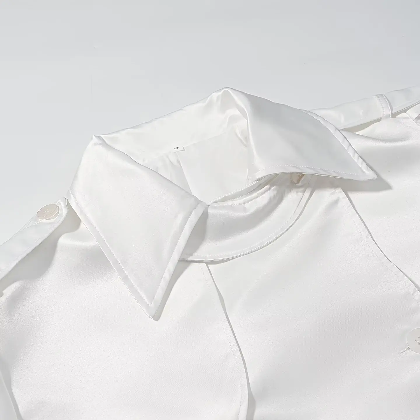 2025年秋 ターンダウンカラー ダブルブレスト 長袖 純白 ショートジャケット レディース レトロ ストリートスタイル トレンチコート