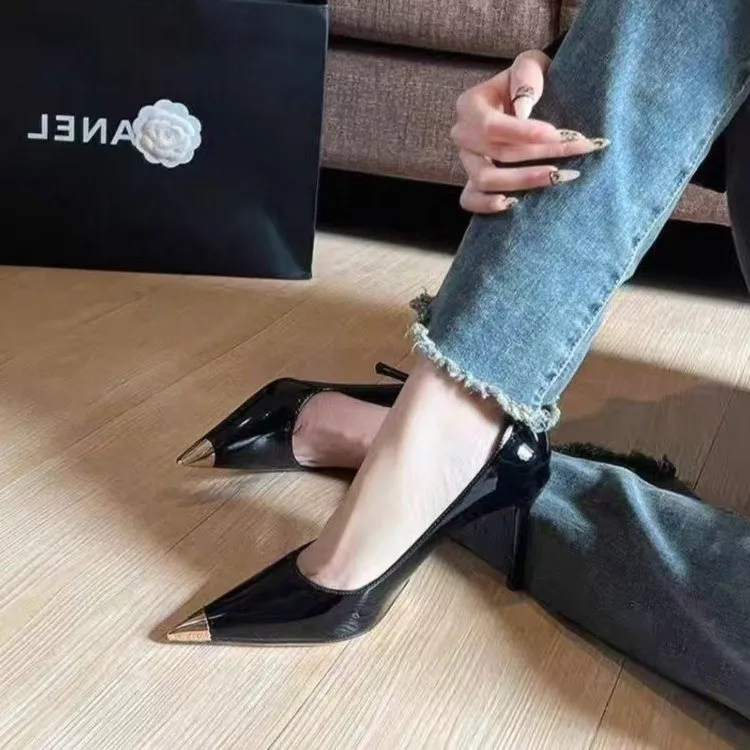

2026 New Metal Pointed Design with One Pedal Low-cut Shoes Spring and Summer Women's Fashion Leopard Decorative High Heels.