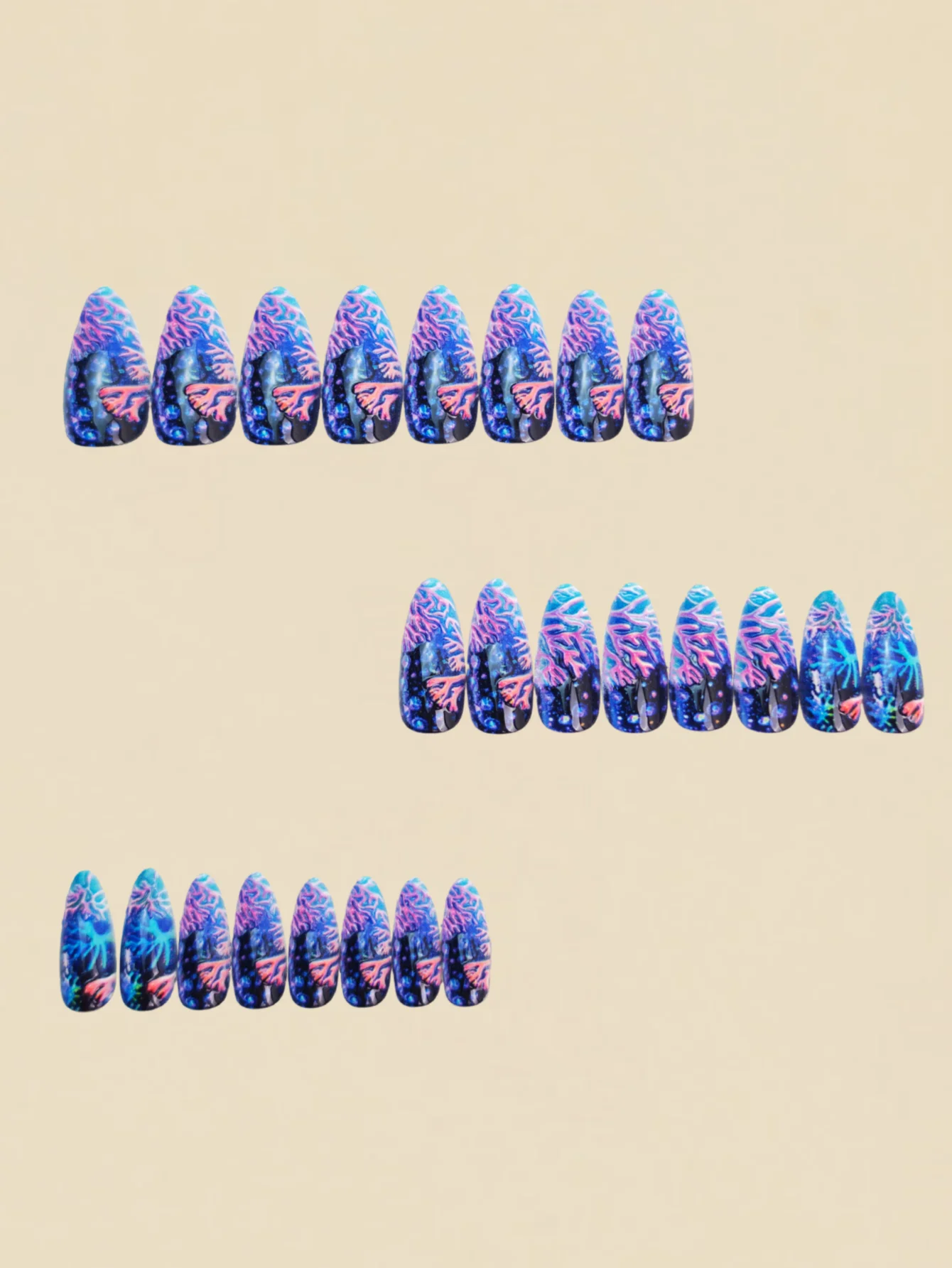 เล็บปลอมทรงอัลมอนด์ยาว 24 ชิ้น สีฟ้าลายเส้นฝรั่งเศสและลายเรขาคณิต แบบกดติดสำหรับผู้หญิง เล็บปลอมแบบถอดได้