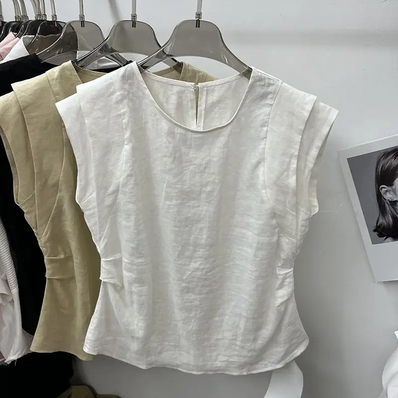 Csa fena casual soltinha sem mangas, estilo coreano, design moderno, top curto da moda com mangas voadoras.