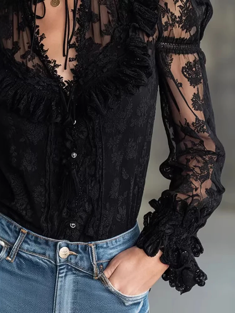 Sexy durchsichtige Spitzenstickerei Damen Gothic Bluse Rüschen Schnürung Rundhalsausschnitt Transparente Blütenblattärmel Frühling Chic Damen Top Shirt