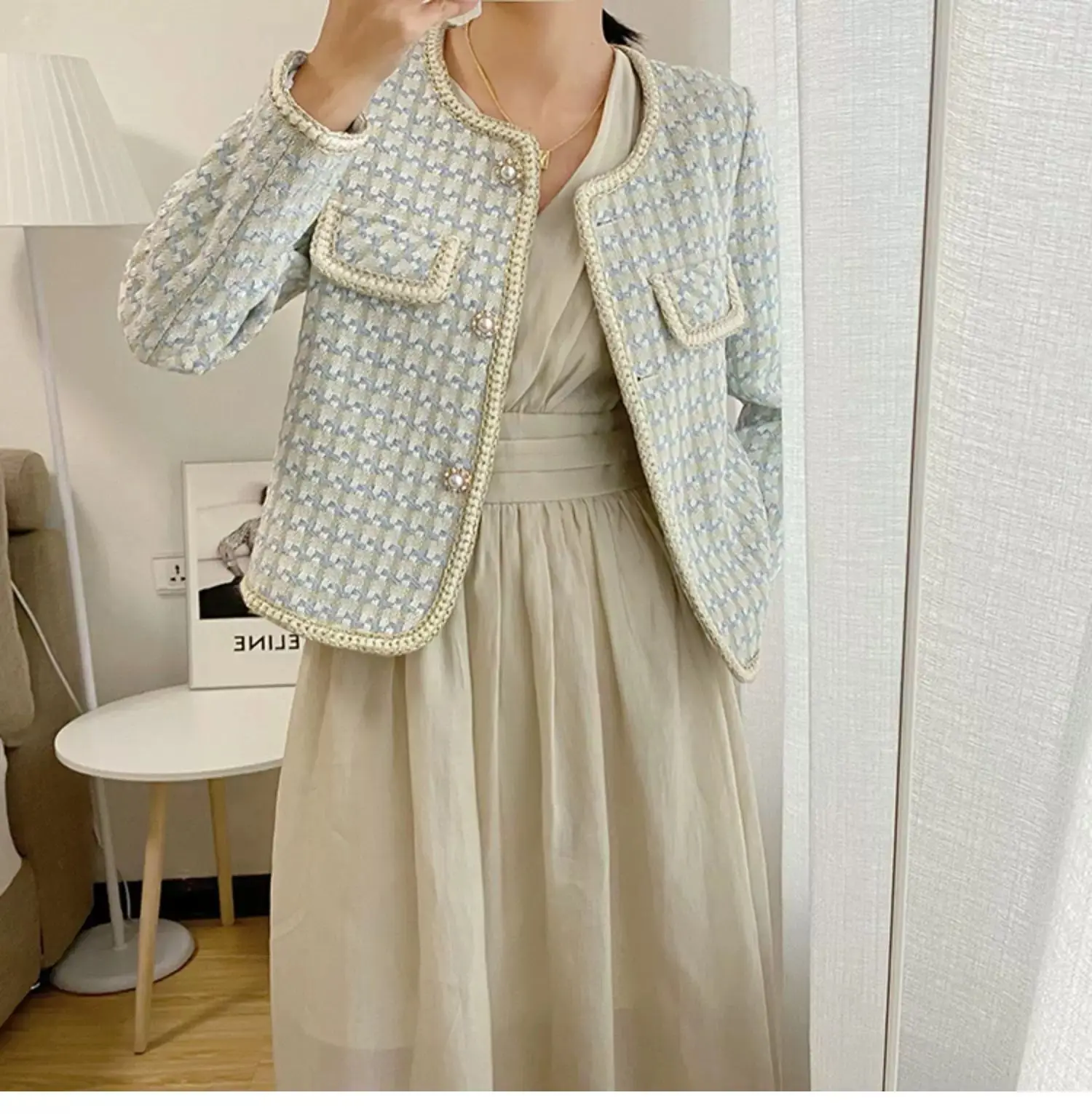 

Жакет из твида женский весенний, приталенный, с пуговицами, минималистичный, мягкий, с асимметричным краем, декорированный, с отложным воротником, на шнуровке, с вышивкой, для офиса