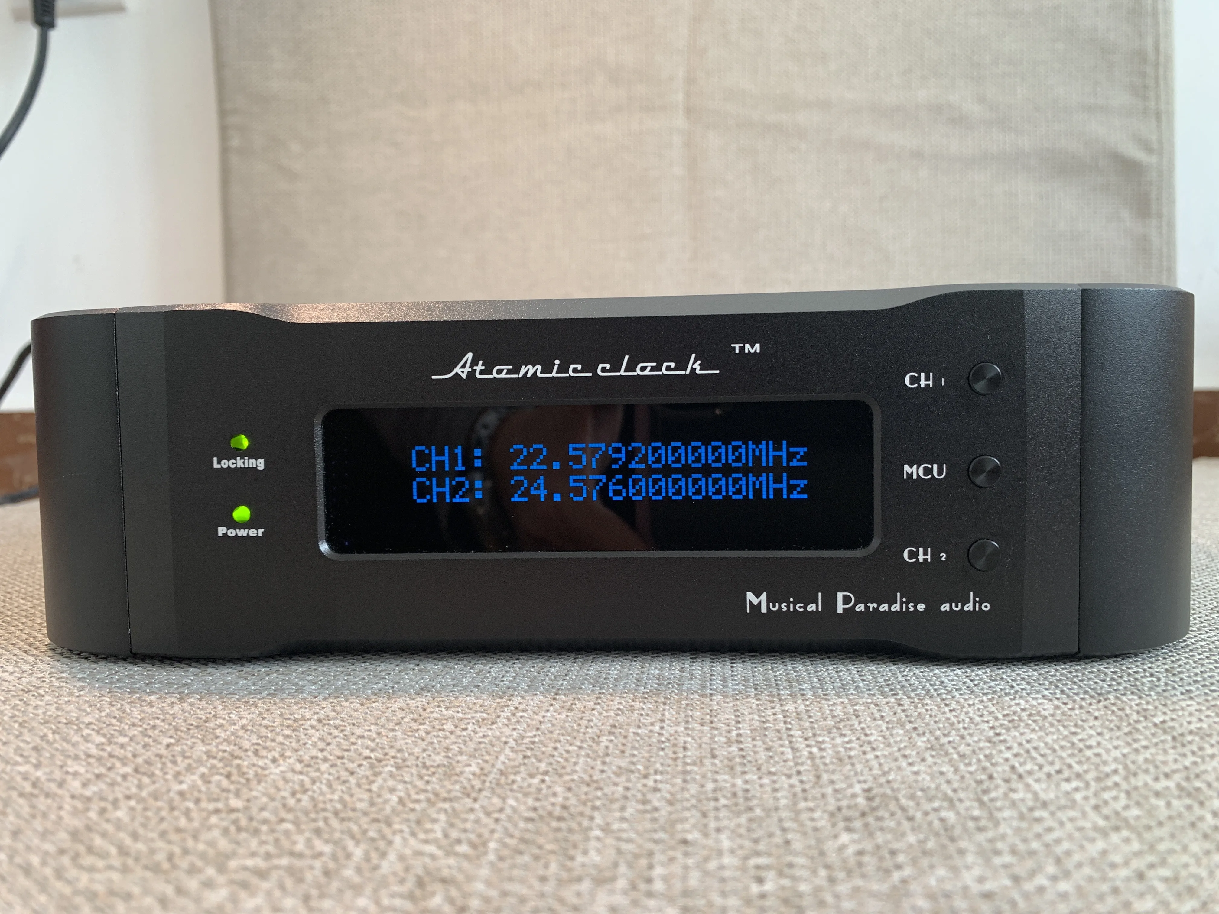 2022 MiniPro версия рубидиевых атомных часов, аудиочасы, OLED-дисплей 5680A, две группы регулируемых, 10 МГц