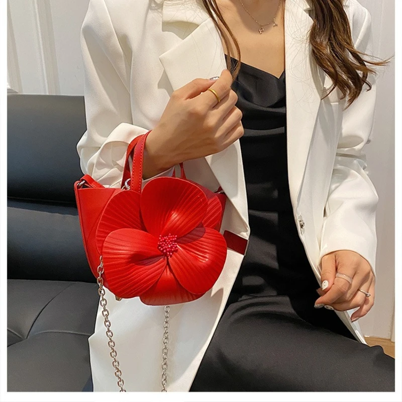 

Милая маленькая сумка, высококачественная трехмерная цветочная мини-сумка через плечо с объемным цветком для банкета знаменитостей