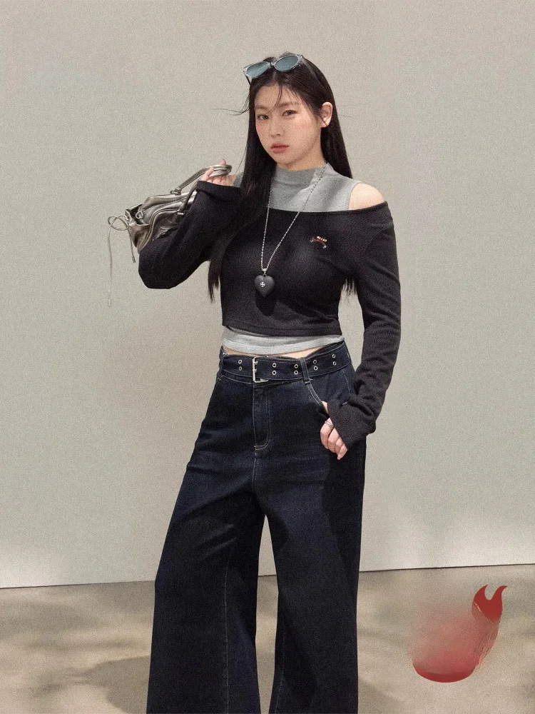 

Комплект из вязаного топа и джинсов больших размеров для женщин: облегающий наряд с открытыми плечами, высокой талией, длинными рукавами, в корейском стиле, для повседневной носки.