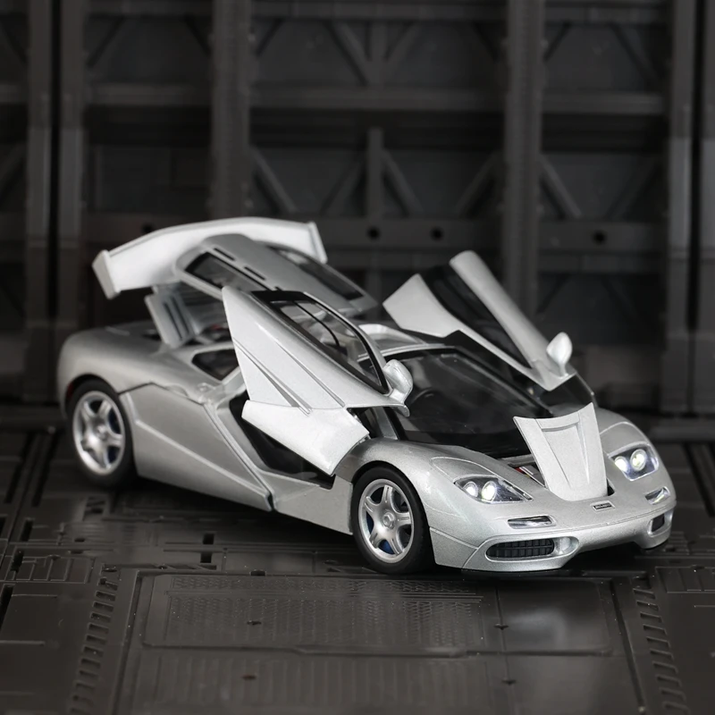 1:32 McLaren F1 liga supercar modelo carro ornamentos portas podem abrir brinquedos pull-back acústico-ópticos das crianças