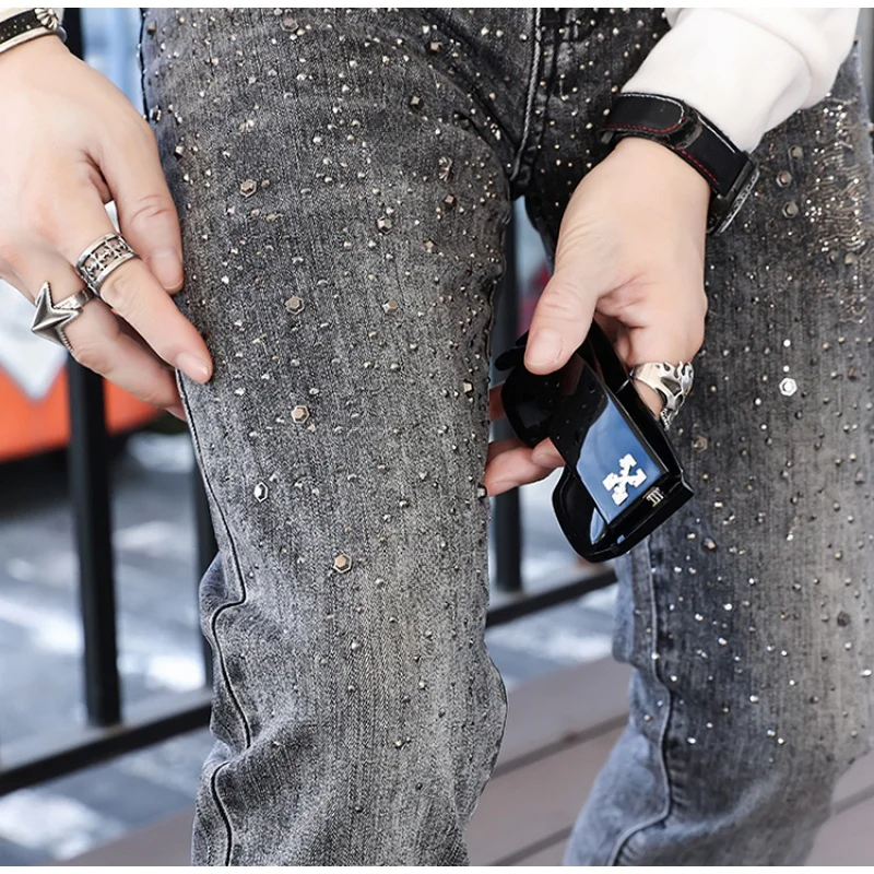 Pantalones vaqueros de cuerpo completo con diseño de diamantes de imitación para hombre, jeans ligeros de lujo, moda de alta gama, elásticos, ajustados, pantalones grises, nuevo, 2024