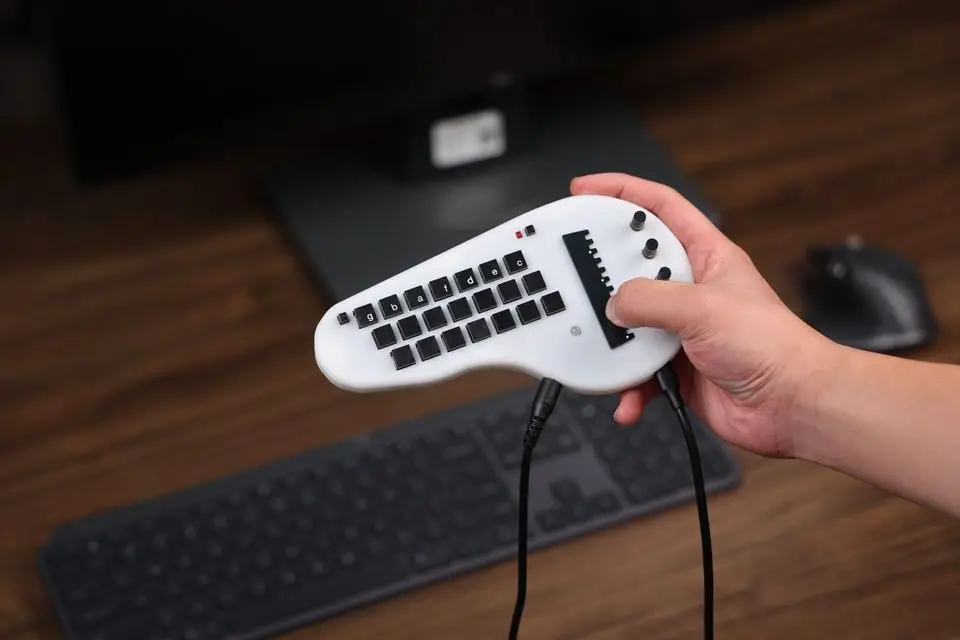 Seeed Studio Minichord Mini Chord Synthesizer USB MIDI Open Source 21 Chord Selector Buttons Custom