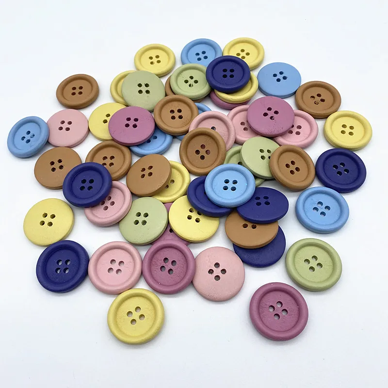 جديد 15-25 مللي متر اللون الأطفال زر مستديرة خشبية اليدوية سجل القصاصات الزفاف الديكور الخياطة اكسسوارات