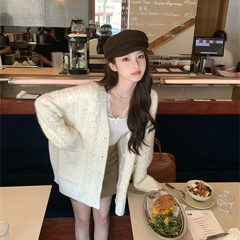 เสื้อโค้ทไหมพรมถักคุณภาพสูงสำหรับผู้หญิง ไม่เป็นขุย สำหรับต้นฤดูใบไม้ร่วง แขนยาว คอวี ความยาวปกติ เสื้อคลุมด้านนอก โดยตงกวน ต้าเหลียง