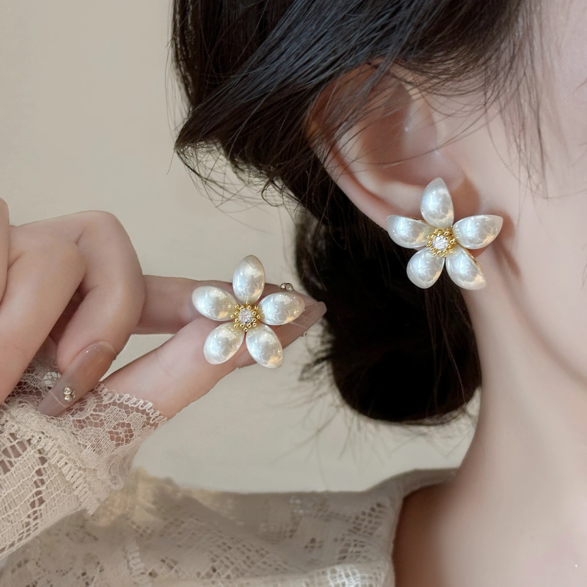 brincos-elegantes-de-flor-com-petalas-grandes-design-de-luxo-para-mulheres-agulha-de-prata-joia-de-orelha-de-alta-qualidad