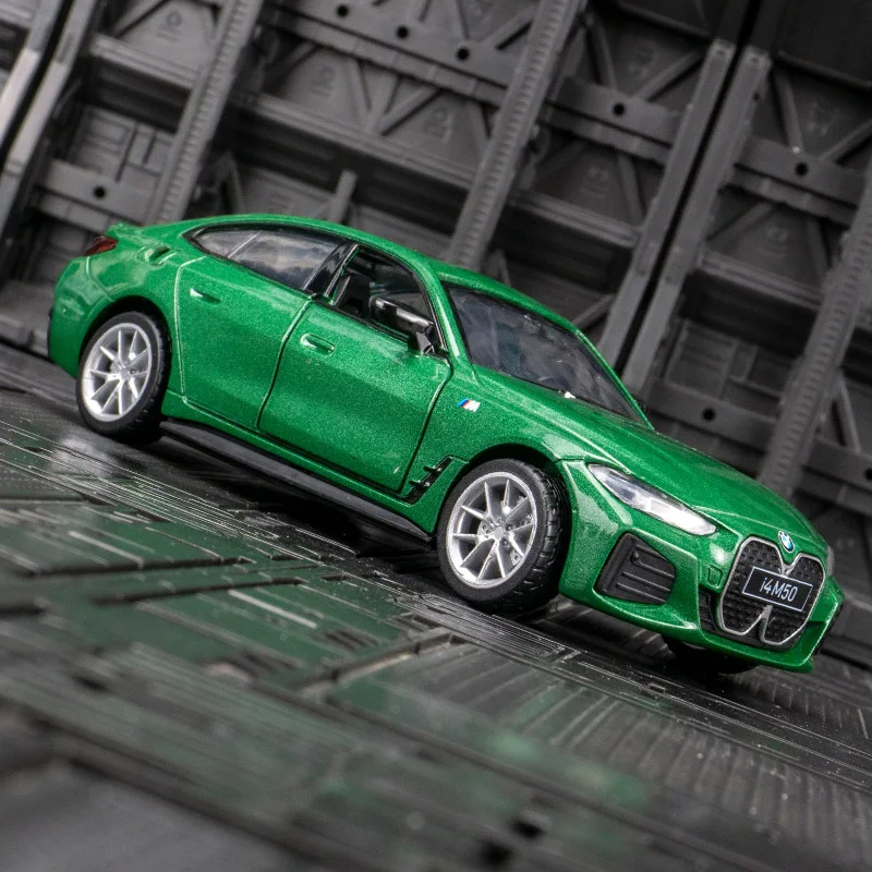 1:34 BMW I4 M50 modelo de aleación adornos de coche tirar hacia atrás juguetes acústicos regalo 2 puertas se pueden abrir directamente por delicadamente