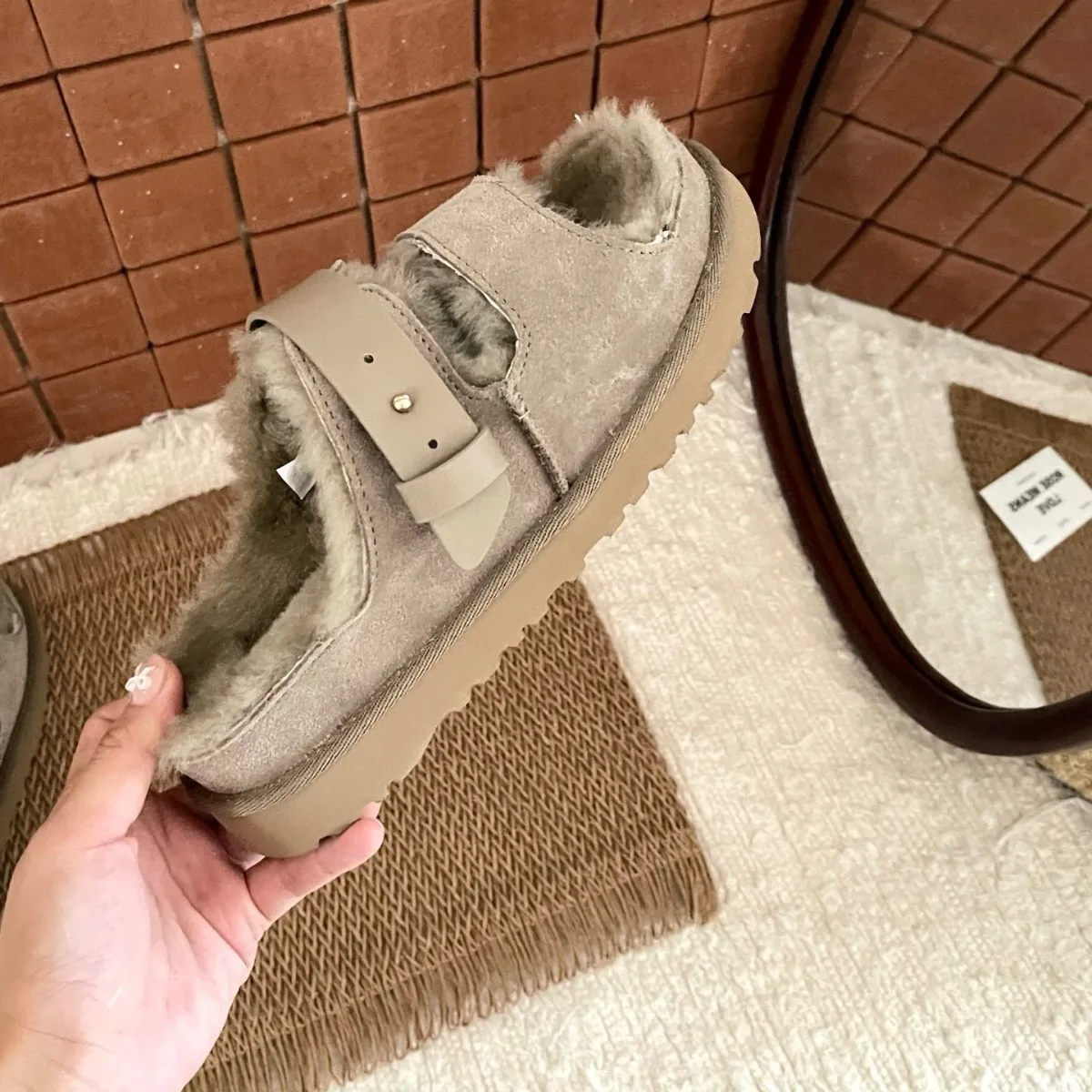 henan-sangpo-village-2025-nouveau-porte-souffle-pantoufles-bicolores-tapis-de-mannequin-ceinture-confortable-accessoire-en-cuir-bleu