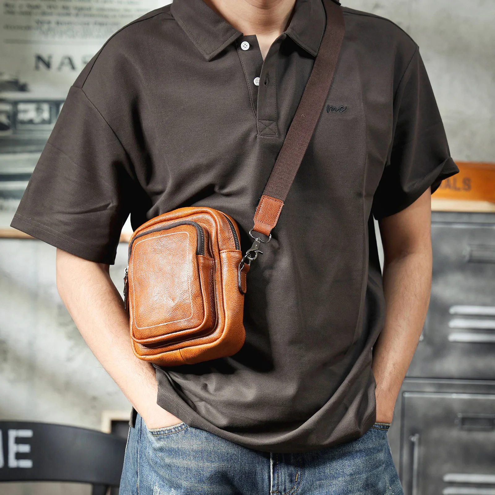 Premium Echtleder Herren Umhängetasche Brusttasche für Männer Vollnarbenleder Mini-Schultertasche für Handy & Schlüssel – Detail 4