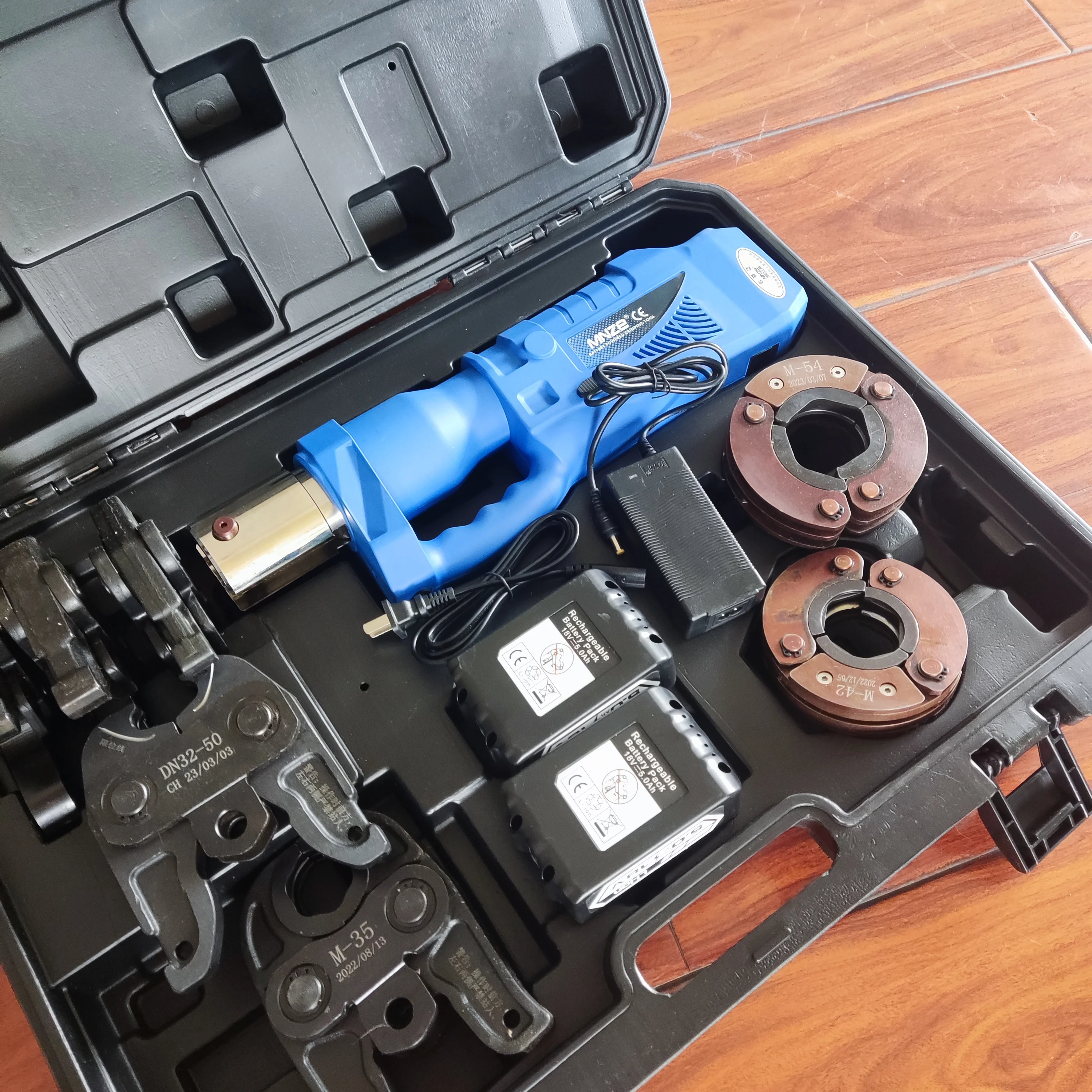 

European standard water pipe clamp electric thin-walled stainless steel pipe crimping tool PZ-1550