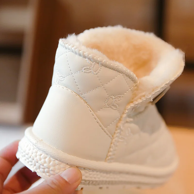 Girls\' New Winter Thickened Snow Boots Female Bread Shoes Boys Warm Cotton Shoes Three Colors