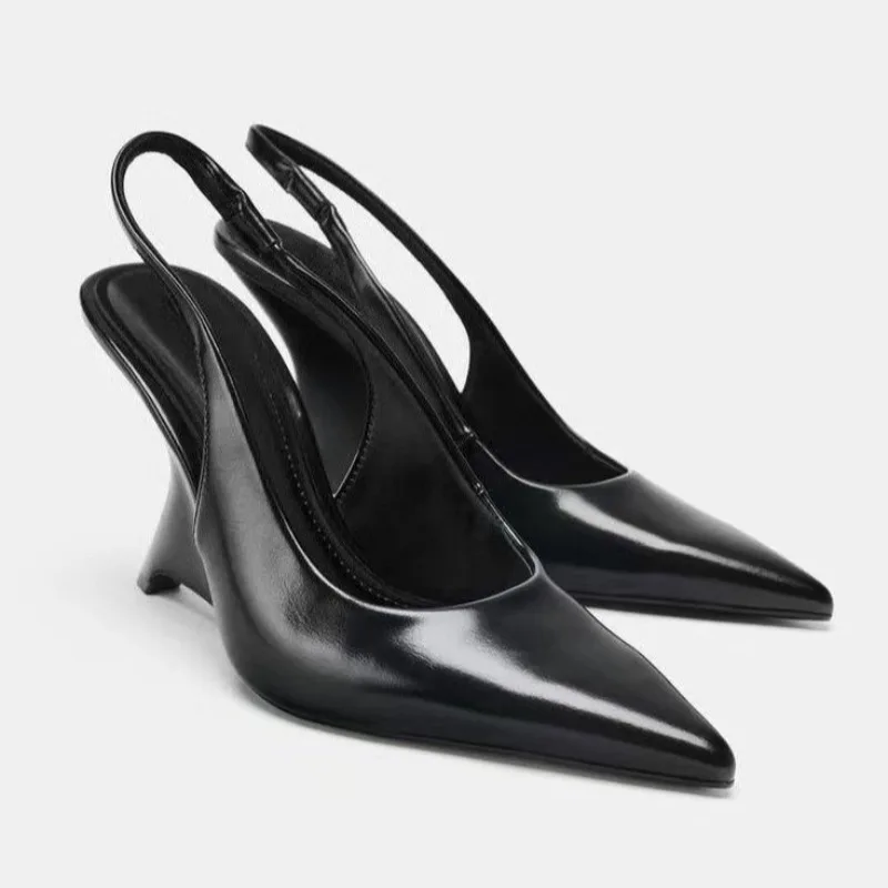 Модные женские босоножки на танкетке из лакированной кожи, пикантные туфли-лодочки с острым носком, вечерние туфли на массивном каблуке, офисные черные элегантные туфли на высоком каблуке