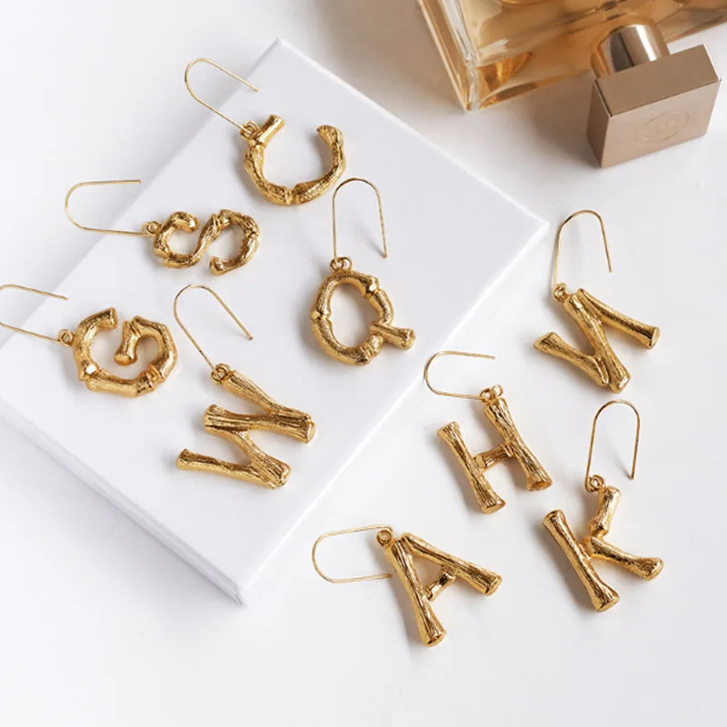 Retro alloy letter earrings women's fashion influencer INS style earrings earrings pendant accessories (single)