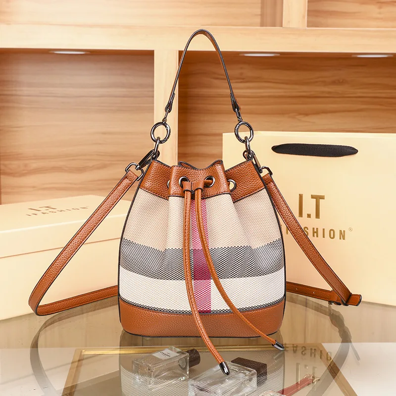 

2025 New Genuine Leather Drawstring Bucket Bag Plaid Pattern Women Tote Convertible Shoulder Crossbody Bag for Daily Use