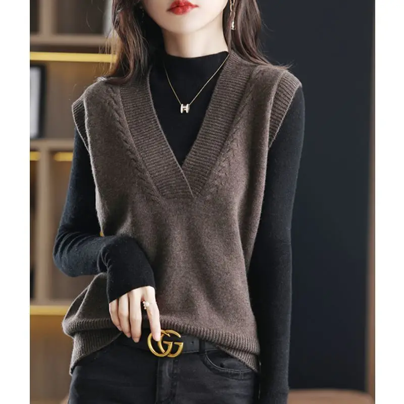 

2024 Women's Autumn Winter New Loose Warm Knitted Vest Female V-neck Sleeveless Tops Ladies Solid Color Sweater Waistcoat Y178