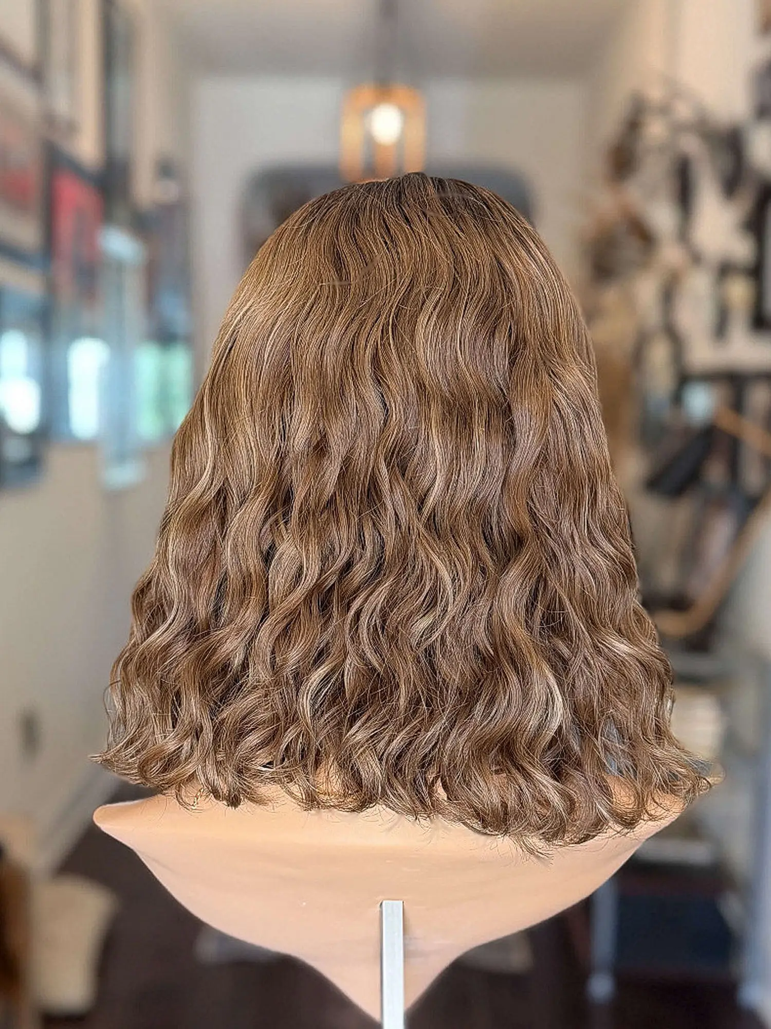 Short Hair Ombre Honwy Brown Synthetic Lace Front Wigs Realistic Look Natural Hairline 13*4 High Definition Wig Daily Party Use
