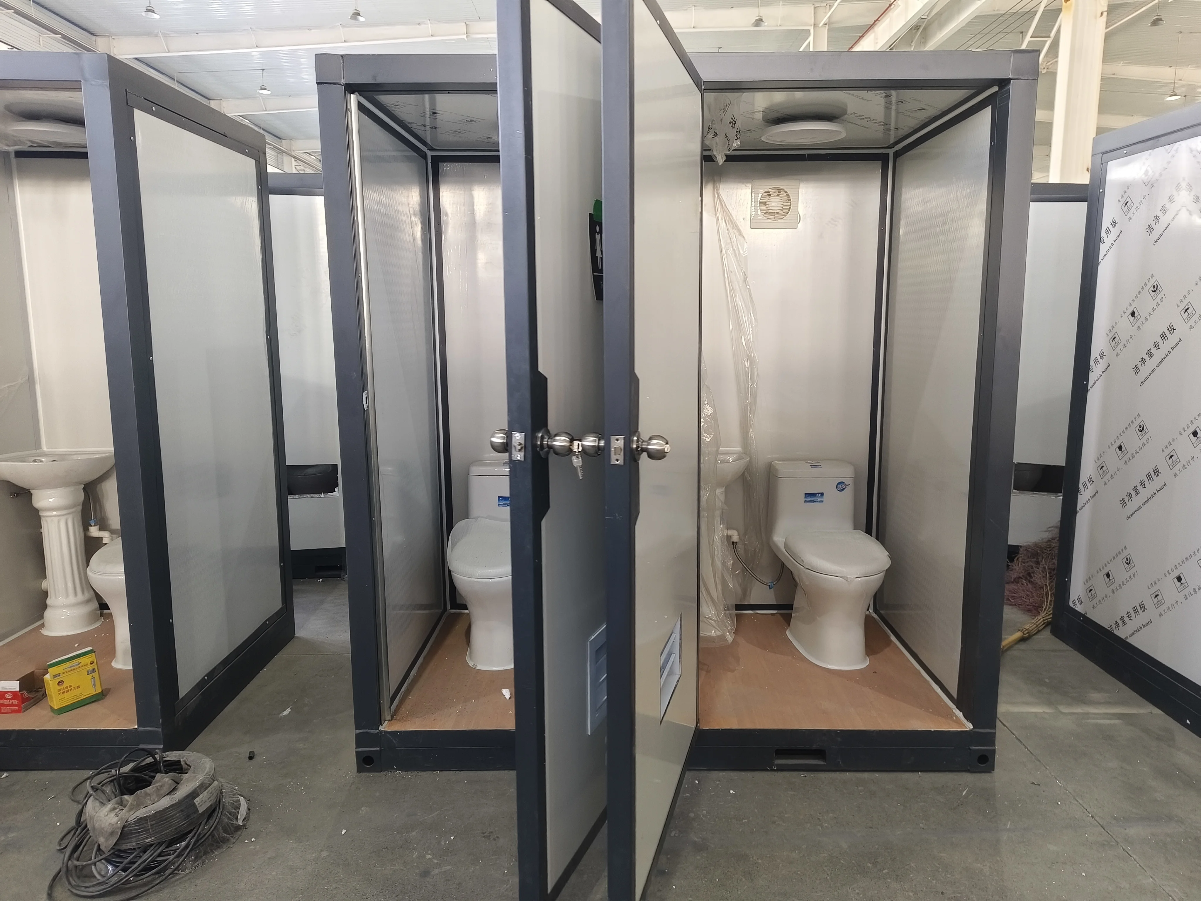 Outdoor Prefabricated Public Bathroom Convenient Portable Mobile Toilet