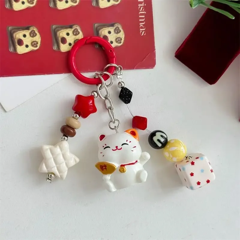 سلسلة مفاتيح كرة من الفرو الأحمر الساحر مع قطة محظوظة رائعة؛ قلادة سلسلة هاتف روح الدعابة؛ حقيبة معلقة مزخرفة على ظهره هدية ساحرة #3