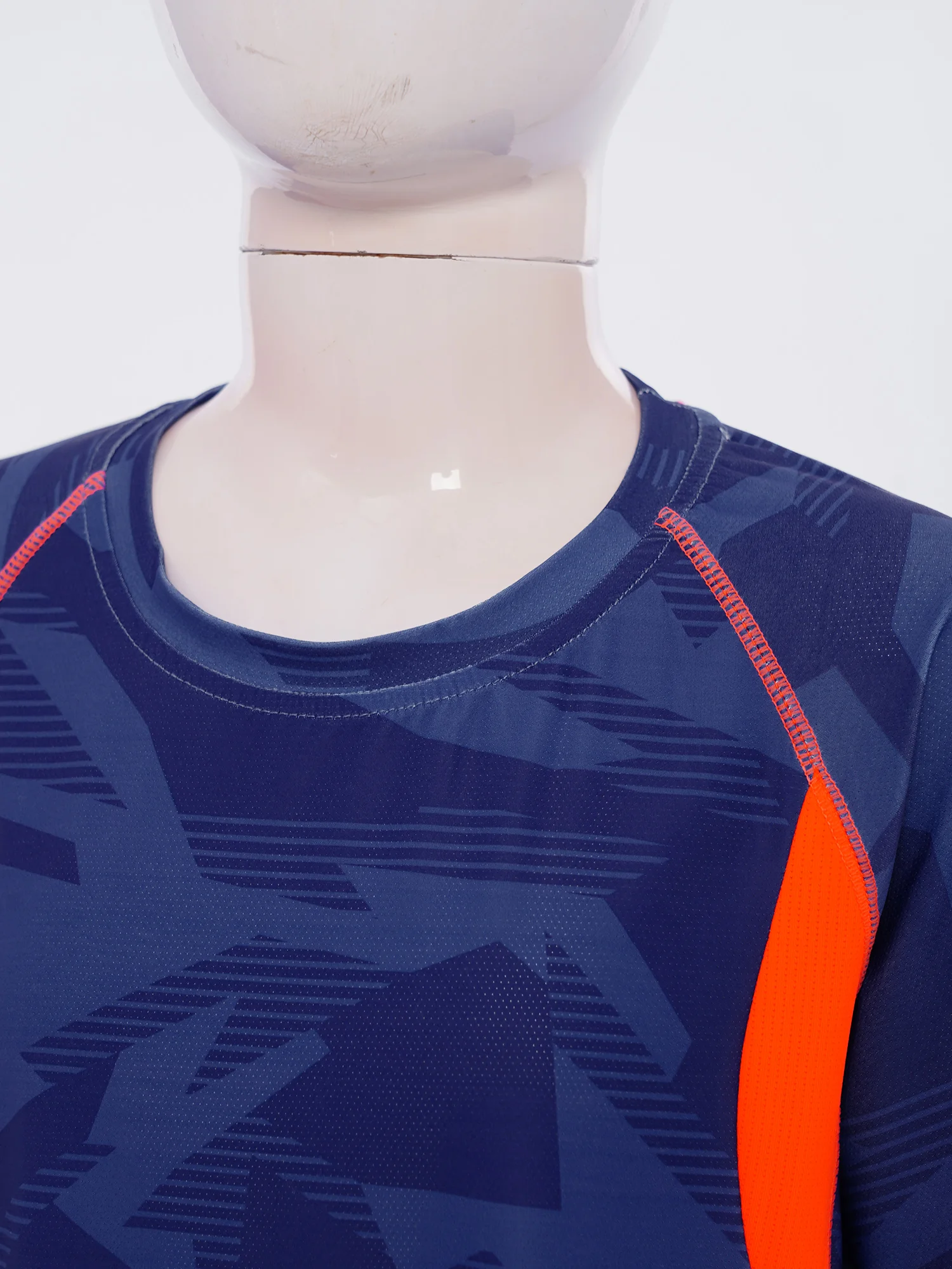 Dziecięca odzież sportowa Chłopięcy oddychający top sportowy Mundur piłkarski z krótkim rękawem Szybkoschnący T-shirt z nadrukiem geometrycznym Kostium treningowy