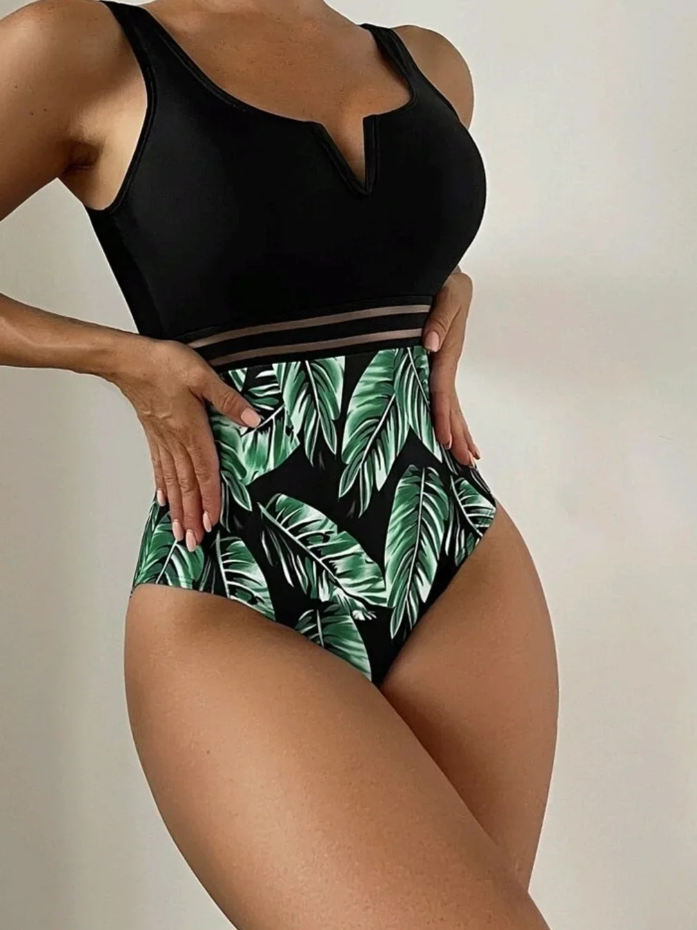 

Sexy Women's Leaf Print One Piece Swimsuit V Cut Swimwear Female Bathing Swimming Suits Black Green Beach Wear Bodysuit Holiday