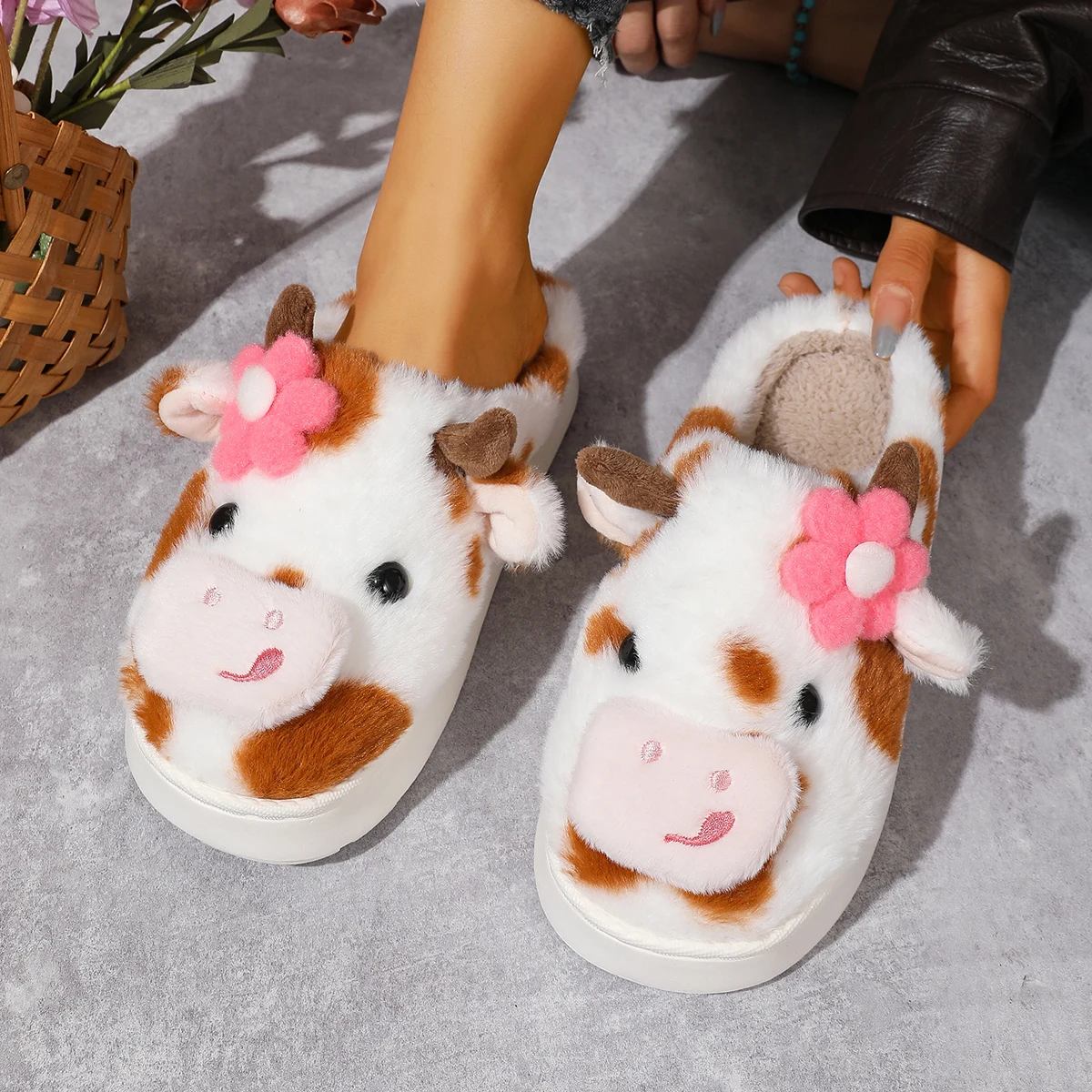 

Fluffy Slippers Women Fashion Plush Flat Slippers Winter Platform Home Slides Women House Cute Cartoon Cow Designer Women Shoes