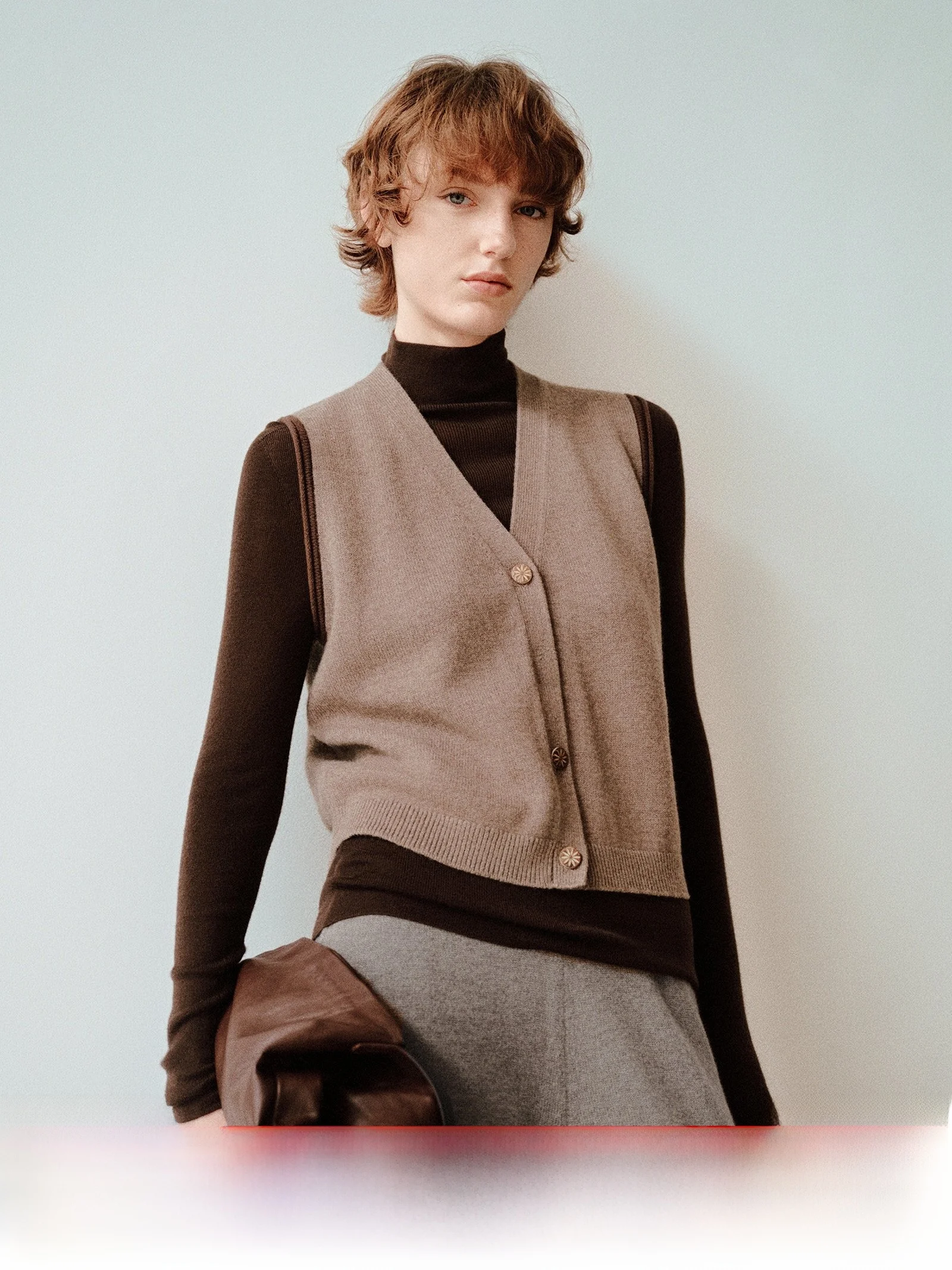 

Retro Sle Knitted Wool Vest with Layered Roll And Carved Button Wood Texture Women's Long Sve V-Ne Pullover Top