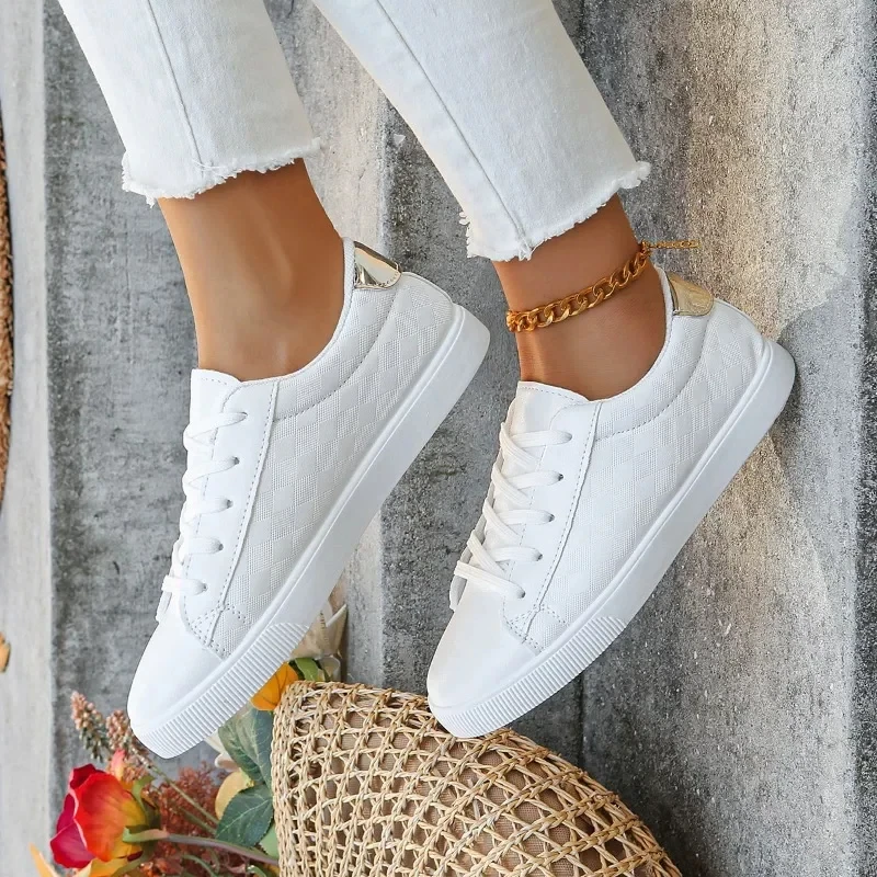 أحذية نسائية كاجوال 2025 ربيع جديد عصري للمشي قابل للتنفس أحذية نسائية خفيفة الوزن مفلكنة