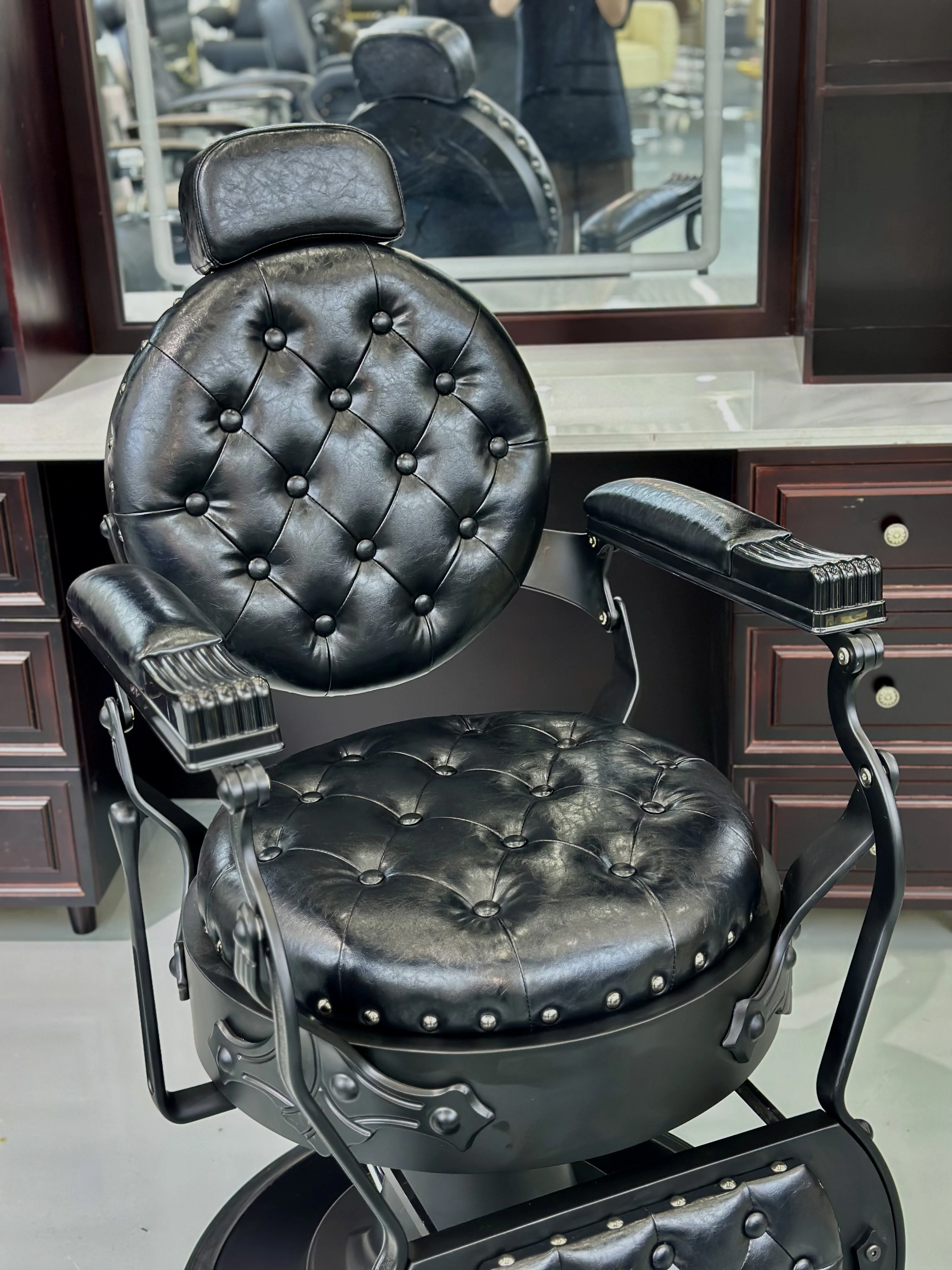 Professional Black Tufted Hydraulic Reclining Barber Chair Heavy Duty Salon Chair Footrest & Headrest Barbershop Beauty