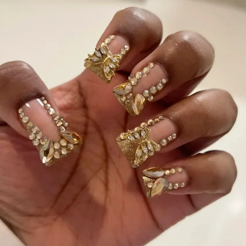 Unhas falsas retangulares vestíveis, 24 peças, bico de pato francês, com borboleta 3d e glitter dourado, conjunto de arte de unhas para mulheres