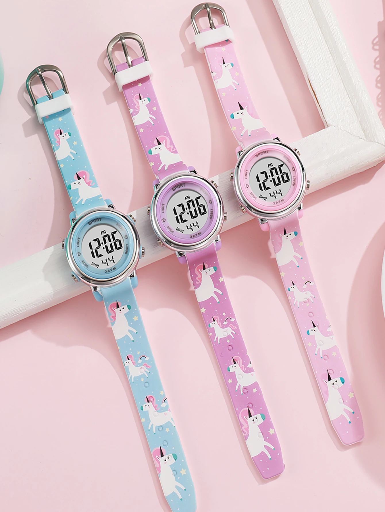 

Милые электронные часы со светодиодным экраном и рисунком единорога, подходят для подарков на Рождество и Хэллоуин, различные цвета на выбор