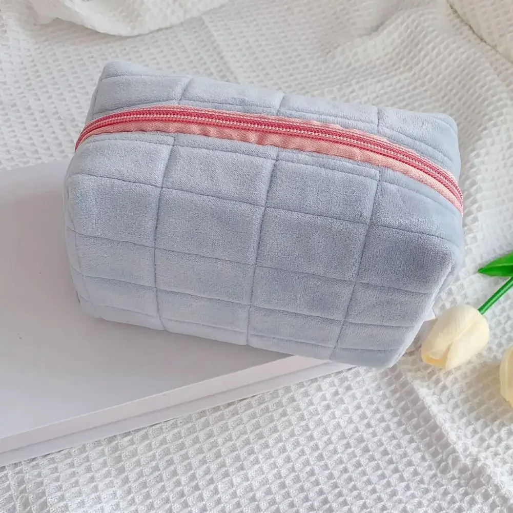 1pcs Cloud-touch makeup bag, a healing-style storage item