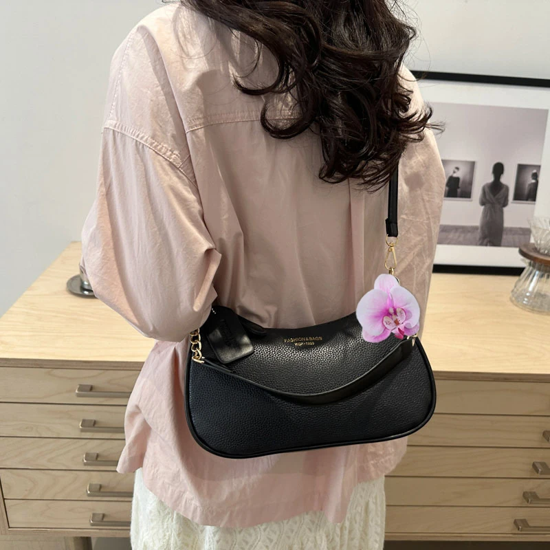 Einfarbige Kunstleder-Hobo-Tasche mit Muschel- und Kettenriemen, Casual-Stil, für Pendel- und Ausflugszwecke, Schulter- und Unterarmtaschen für Frauen – Detail 10